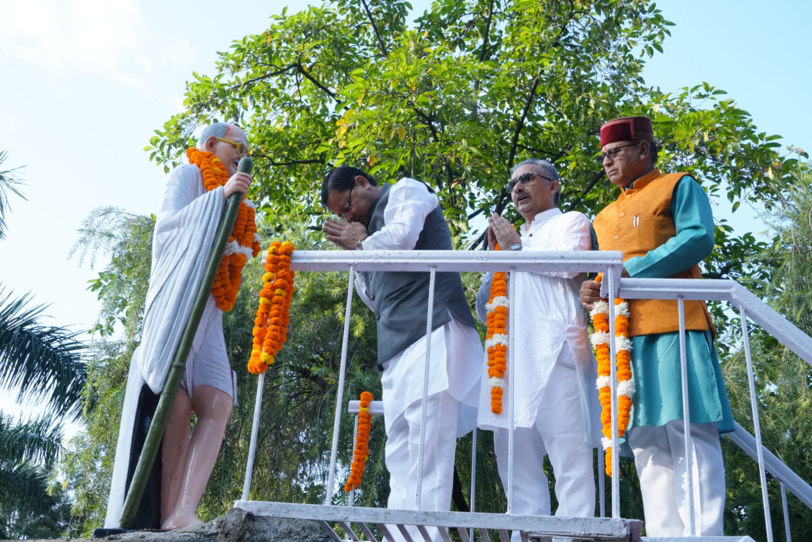 मुख्यमंत्री ने राष्ट्रपिता महात्मा गांधी और पूर्व प्रधानमंत्री स्वर्गीय लाल बहादुर शास्त्री की जयंती पर उन्हें श्रद्धांजलि अर्पित की