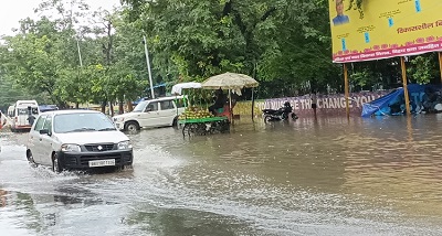 लगातार बारिश के कारण बिहार के कैमूर जिले के कई हिस्सों में बाढ़ जैसी स्थिति