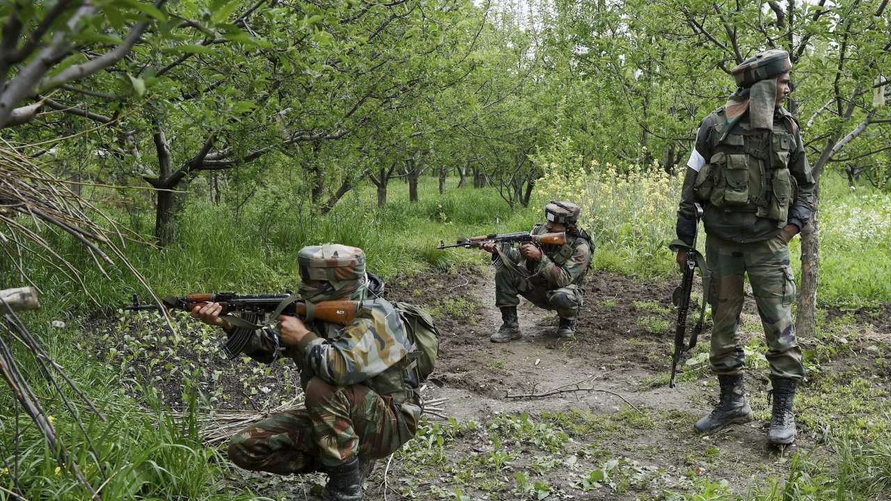 कश्मीर घाटी में कुलगाम जिले के कुज्जर इलाके में सुरक्षाबलों के साथ मुठभेड़ में दो अज्ञात आतंकवादी ढेर