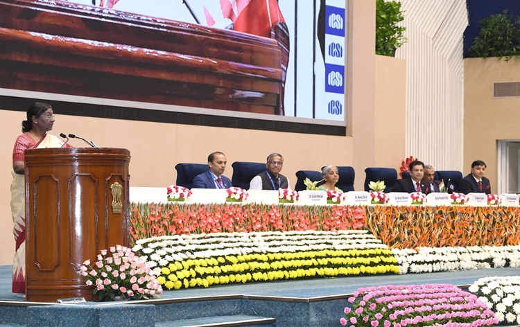 राष्ट्रपति द्रौपदी मुर्मू ने कहा है कि संसाधनों के प्रबंधन में कॉरपोरेट जगत की भूमिका ट्रस्टीशिप की होनी चाहिए