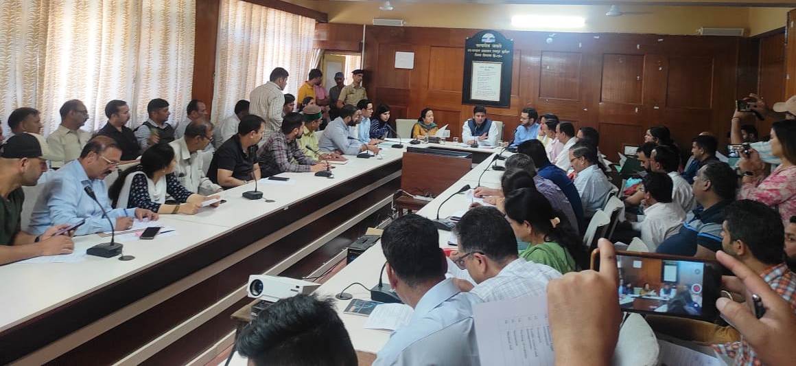 उपायुक्त शिमला आदित्य नेगी ने 11 से 14 नवंबर 2023 तक आयोजित होने वाले अंतरराष्ट्रीय लवी मेला रामपुर के उपलक्ष्य में बैठक की