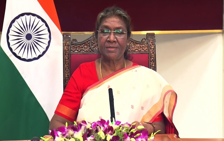President Droupadi Murmu expresses deep distress over tragic incident in Buldhana, Maharashtra