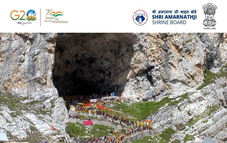 J&K: 12th batch of 72,00 Amarnath Yatra pilgrims left Jammu base camp