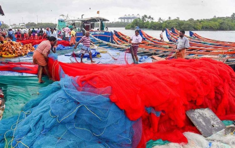 52-day ban on trawling along Kerala coast to end at midnight tonight
