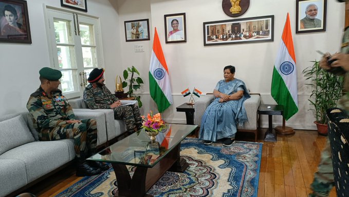 GOC of 3 Corps calls on Governor of Manipur, apprises on present law and order situation in the state