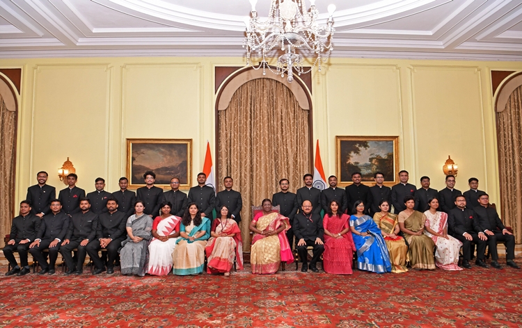 Probationers of Indian Postal Service call on President Droupadi Murmu at Rashtrapati Bhavan