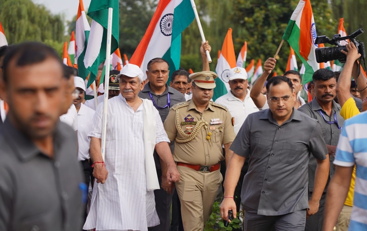 Kashmir: LG Manoj Sinha flags off the Tiranga Yatra