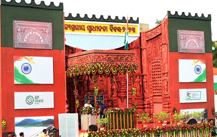 Odisha: CM Naveen Patnaik hoists national flag on Independence Day