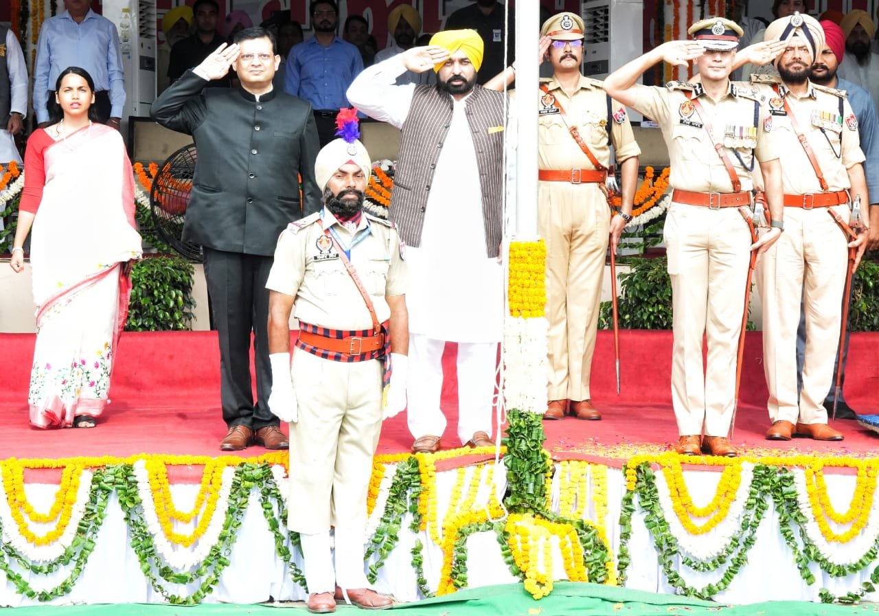 Punjab: CM Bhagwant Mann hoists National Flag at state-level Independence Day function held at Patiala