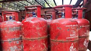 Bihar: Women from all sections of society hail the decision of Union Cabinet regarding slashing of prices of domestic LPG gas cylinders