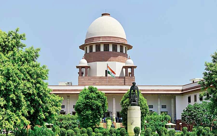 Supreme Court orders presence of DGP Manipur in Court during hearing of batch of petitions on violence in State