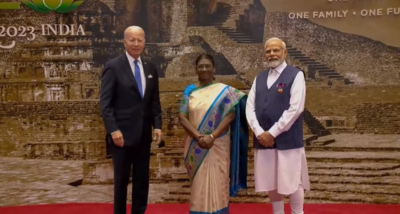 जी-20 देशों के शिखर सम्मेलन के दौरान राष्ट्राध्यक्षों को राष्ट्रपति द्रौपदी मुर्मू द्वारा दिये गये रात्रि भोज में बैक ड्रॉप में नालंदा के पुराने विश्वविद्यालय के धरोहर को चित्र के रुप में प्रदर्शित कर