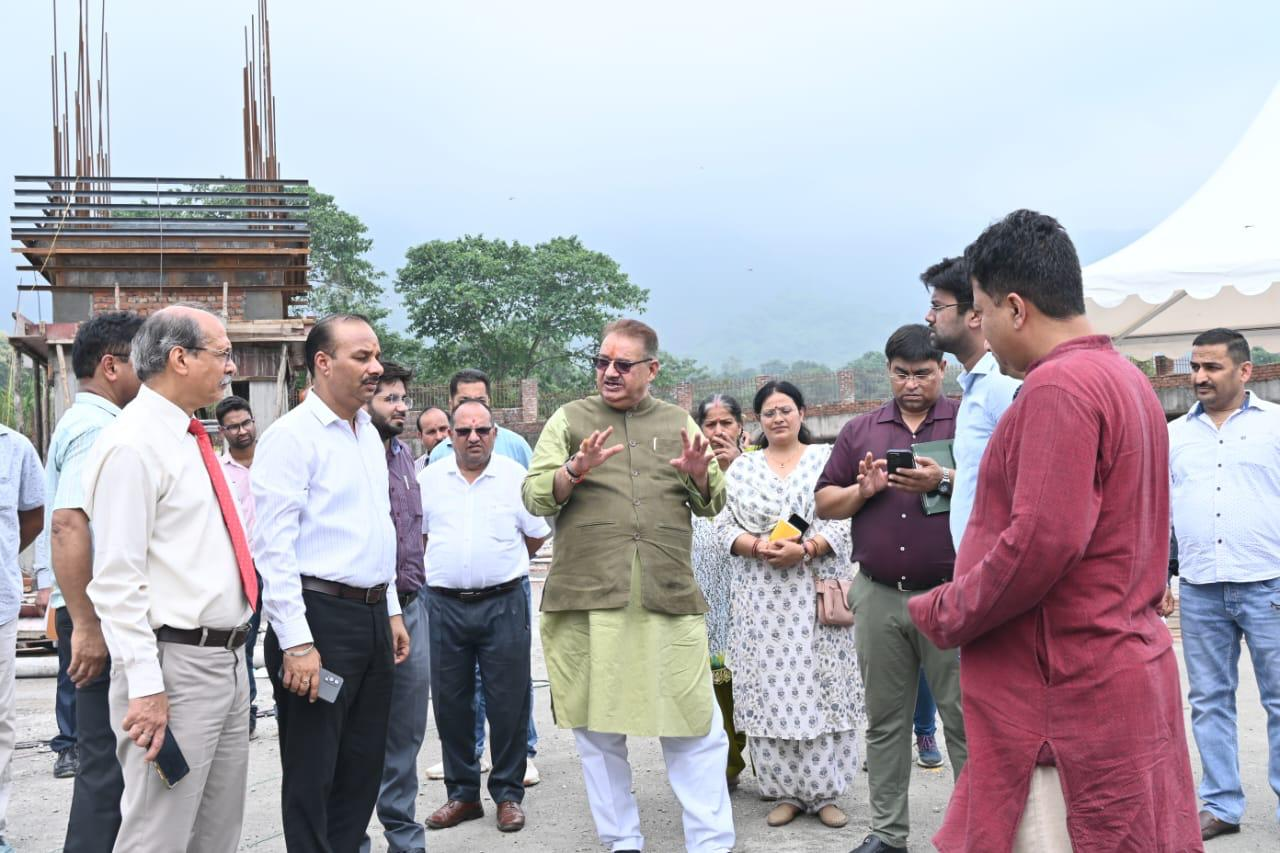 सैनिक कल्याण मंत्री गणेश जोशी ने देहरादून के गुनियाल गांव में बन रहे प्रदेश के 5वे धाम सैन्यधाम का निरीक्षण किया