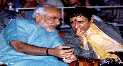 सदाबहार अभिनेता देव आनंद की 100वीं जयंती पर प्रधानमंत्री नरेंद्र मोदी ने सोशल मीडिया पर उनके साथ अपनी तस्वीर साझा की