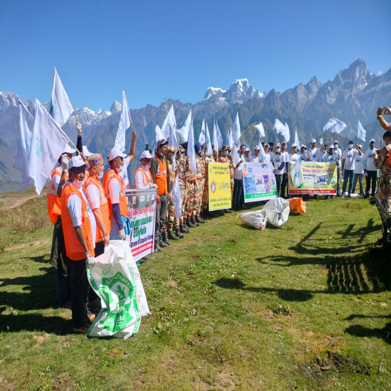 स्वच्छता ही सेवा पखवाड़ा के तहत रुद्रप्रयाग में केदारनाथ धाम सहित जिले के विभिन्न क्षेत्रों में स्वच्छता अभियान चलाया गया